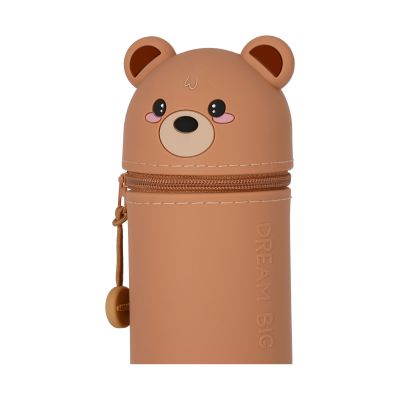 Braunes 2-in-1-Silikon-Federmäppchen im Teddybär-Design, geschlossen in Nahansicht mit Teddybärkopf und Reißverschluss gezeigt.
