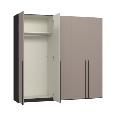 Kleiderschrank mit links geöffneter Tür und Innenansicht mit Stauraumaufteilung