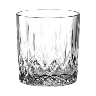 Niedriges Glas mit dekorativem Facettenschliff für Whisky oder Spirituosen