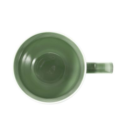 Becher in Grün. Darstellung: Draufsicht. Merkmale: hoch, leicht konisch und waagerecht geriffelt.