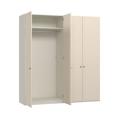 Kleiderschrank mit geöffneter Drehtür und sichtbarer Innenaufteilung