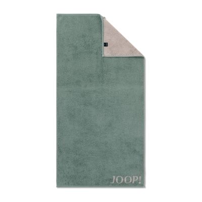Piniengrüner JOOP! Doubleface Duschtuch, 80 × 150 cm, flach dargestellt mit umgeschlagener Ecke, kontrastierender Rückseite und JOOP!-Schriftzug am unteren Rand.