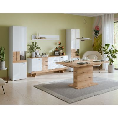 Wandboard in Weiß und Holzoptik als dekorative Ergänzung einer modernen Esszimmereinrichtung