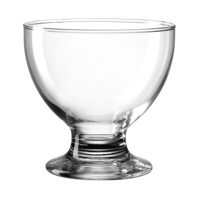 Transparente Glasschale mit Standfuß in klassischer Form freigestellt