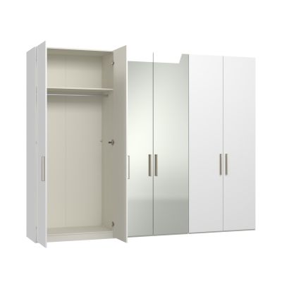 Drehtürenschrank mit geöffneter linker Tür und sichtbarem Innenraum mit Fachboden und Kleiderstange