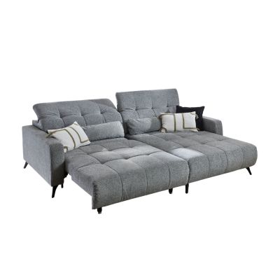 Großes Sofa in hellgrauer Stoffoptik mit weicher Polsterung und dekorativen Kissen.