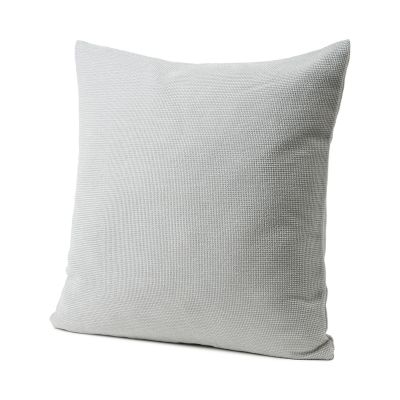 Quadratische Kissenhülle Modell Lena in Silber, ca. 40 × 40 cm.