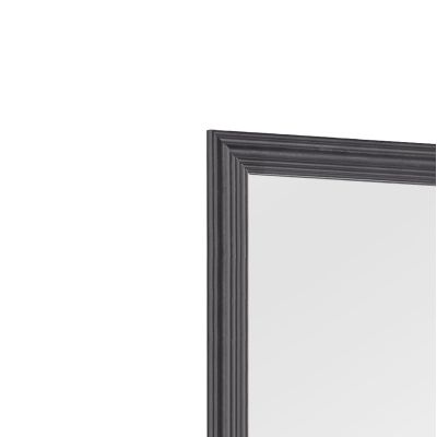 Türhängespiegel Bea in Schwarz, als Nahaufnahme des oberen Rahmenbereichs; Maße ca. 30 x 120 x 1,5 cm.