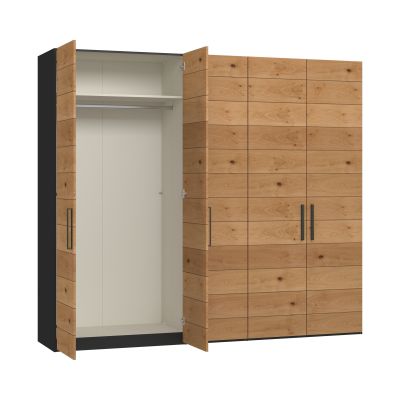 Drehtürenschrank mit geöffneter Seitentür und Innenansicht mit Kleiderstange