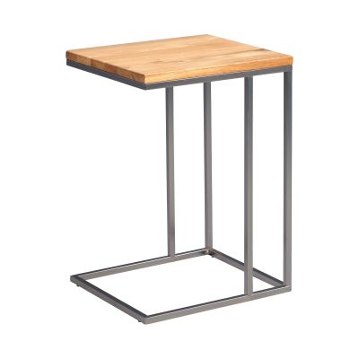 Schräge Ansicht eines quadratischen Beistelltischs mit heller Holzplatte und filigranem Metallgestell auf weißem Hintergrund