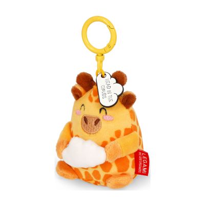 Giraffen-Plüsch-Schlüsselanhänger, leicht seitlich mit Schlüsselring gezeigt.
