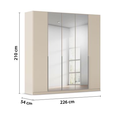 Champagnerfarbener Kleiderschrank mit eingezeichneten Maßen von 226 cm Breite, 210 cm Höhe und 54 cm Tiefe
