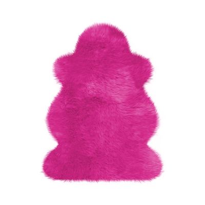 Kräftig pinkfarbenes Lammfell mit dichter, leicht unterschiedlich liegender Haaroberfläche und abgerundeter Kontur.