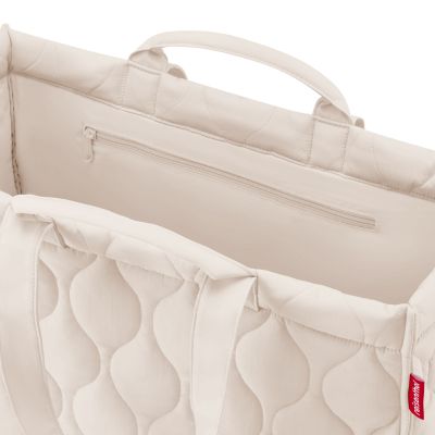 Shopper von Reisenthel, Modell Softshopper, in hellem Steinbeige mit Steppstruktur, Nahaufnahme des oberen Innenfachs und der Tragegriffe