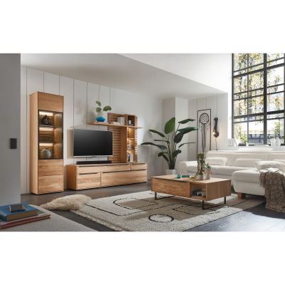 Wohnzimmereinrichtung mit Lowboard in Eiche, beleuchteter Vitrine, Wandregal und Couchtisch