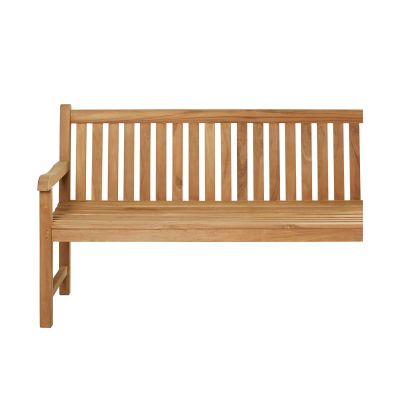 Seitenansicht einer Holzbank aus Holz mit Rückenlehne und Armlehne