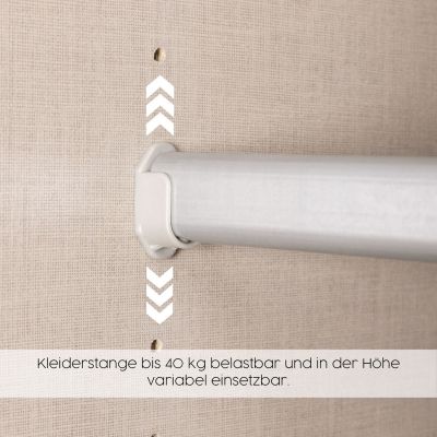 Detail einer Kleiderstange im Kleiderschrank die höhenverstellbar eingesetzt werden kann
