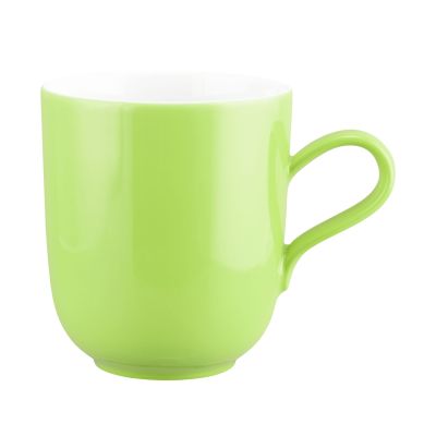 Becher in Hellgrün und Weiß; hellgrüne Außenseite, weißer Innenraum und Henkel. Ansicht: Seitenansicht.