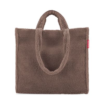 Shopper von Reisenthel, Modell Softshopper, in Schokoladenbraun aus Teddyfleece, frontal mit zusammengelegten kurzen Tragegriffen