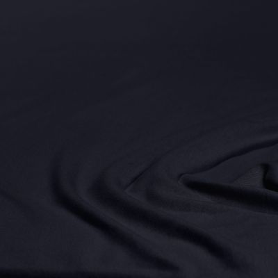 Nahaufnahme des Stoffes in Schwarz mit leichten Falten; Farbe und Oberflächenstruktur des Produkts sind erkennbar; Größe 100 x 200 x 30 cm.