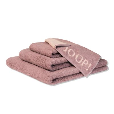Gefaltete Darstellung zum JOOP! Doubleface Handtuch in Rose, 50 × 100 cm: mehrere farblich passende Tücher liegen gestapelt, oben mit sichtbarem JOOP!-Schriftzug.