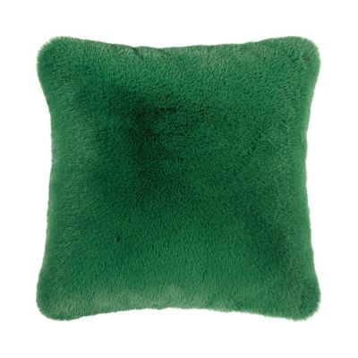 Grüne Kissenhülle Evita, 45 × 45 cm, mit weicher, flauschiger Felloptik, frontal auf weißem Hintergrund.