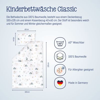 Abgebildet ist die Kinderbettwäsche mit Tiermotiven inklusive Maße und Symbolen zu Material, Waschbarkeit und Herkunf