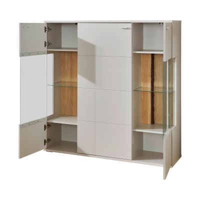 Geöffnetes Highboard in Weiß und Holzoptik mit Einlegeböden Stauraumfächern und seitlichen Glasbereichen