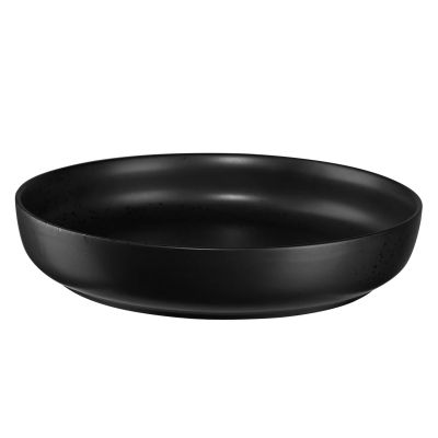 Gourmetteller der Serie Coppa, Farbe Schwarz matt, freigestellt auf hellem Hintergrund.