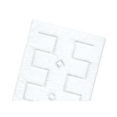 Weiße Decke Daune meets Merino mit geometrischer Steppung und gleichmäßig verteilter Füllung