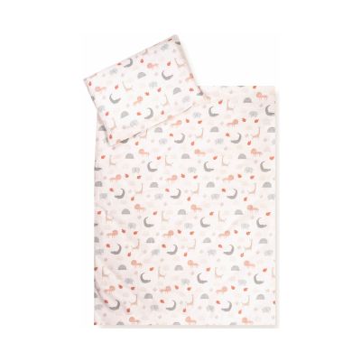 Abgebildet ist ein Kinderbettwäsche-Set mit Decke und Kissen in hellen Farben und Tiermotiven wie Elefant, Giraffe und Krokodil