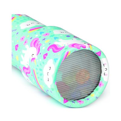 Mintfarbenes Kaleidoskop im Einhorn-Design, in Nahaufnahme mit der runden transparenten Linse dargestellt.