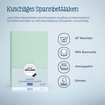Verpackung des mintfarbenen Julius Zöllner Spannbettlakens mit Symbolen für 60° waschbar, 100 % Baumwolle, atmungsaktiv und dehnbar auf blauem Hintergrund