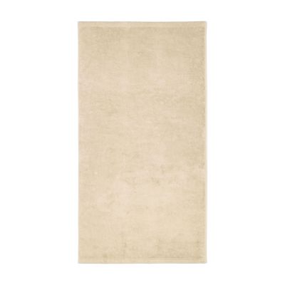 Duschtuch in der Farbe Leinen, flach auf weißem Hintergrund gezeigt; gleichmäßige Frotteeoberfläche und saubere Säume sind sichtbar.