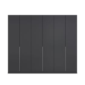 Breiter grau-metallicer Kleiderschrank mit sechs Türen und glatter Front im minimalistischen Design