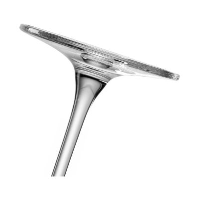 Seitenansicht des Glasfußes eines Sektglases mit stabilem Stand
