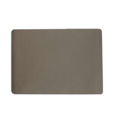 Tischset der Serie Leather Optic, Farbe Braun; rechteckig ausgelegt, Oberflächenstruktur sichtbar.