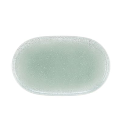 Servierplatte in Mint; Draufsicht. Sichtbare Gestaltung: kleine ovale Form mit feiner Sprenkelung.