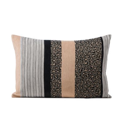 Rechteckige Kissenhülle Modell Leona in Taupe, ca. 40 × 60 cm.