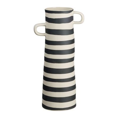 Freigestellt auf hellem Hintergrund: Vase der Serie Rayu, Farbe Mattes Motiv.