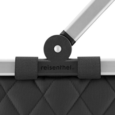 Detailaufnahme des Reisenthel Aluminiumgriffs mit schwarzer Rhombus-Steppung