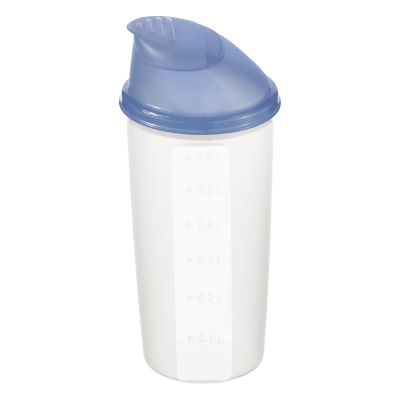 Transparenter Shaker aus Kunststoff mit blauem Schraubdeckel