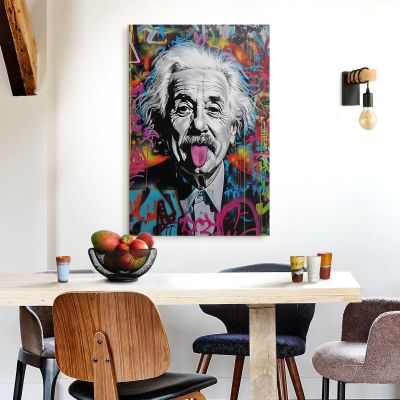 Das Wandbild „Einstein Tongue“ in Mehrfarbig, 60 × 90 cm, hängt in einem eingerichteten Wohnraum und zeigt die Größenwirkung an der Wand.