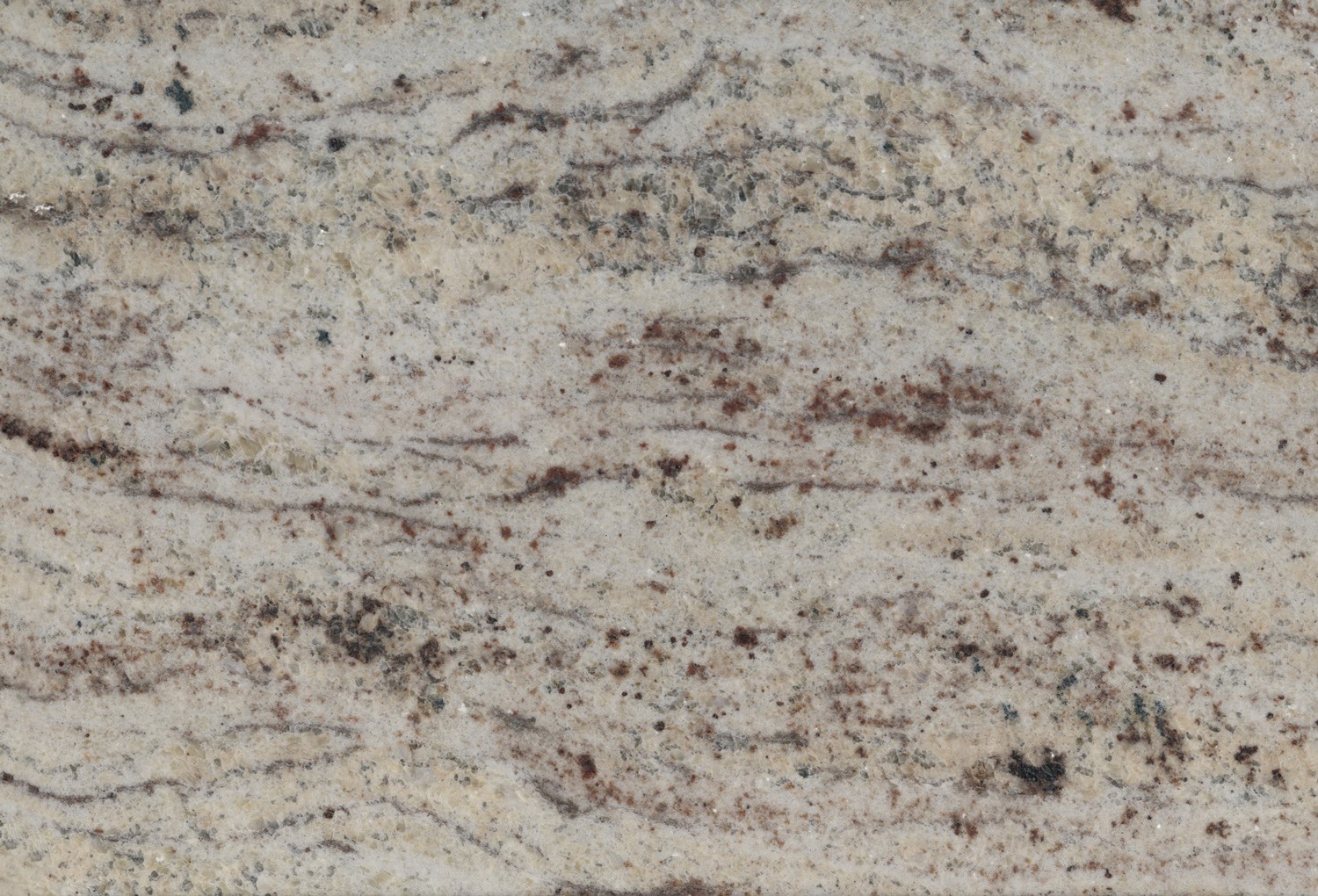 Nahaufnahme einer Granitoberfläche mit Wirbeln in Grau, Braun und Schwarz, die ein natürliches gesprenkeltes Muster zeigen.