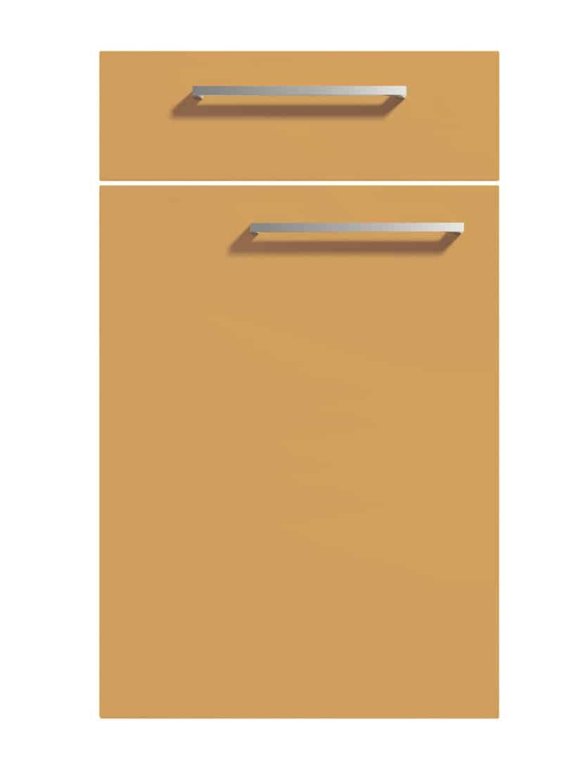 Minimalistische gelbe Schranktür von Möbel Gruber mit zwei silbernen Griffen, einer an der unteren Hälfte und der andere am oberen Teil.