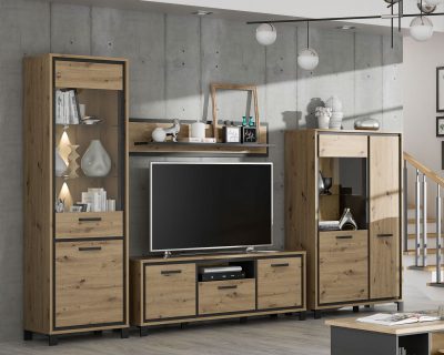 Wohnwand von Möbel Gruber: ein modernes, minimalistisches Entertainment-Center aus Holz mit Regalen und Dekor an einer Betonwand.
