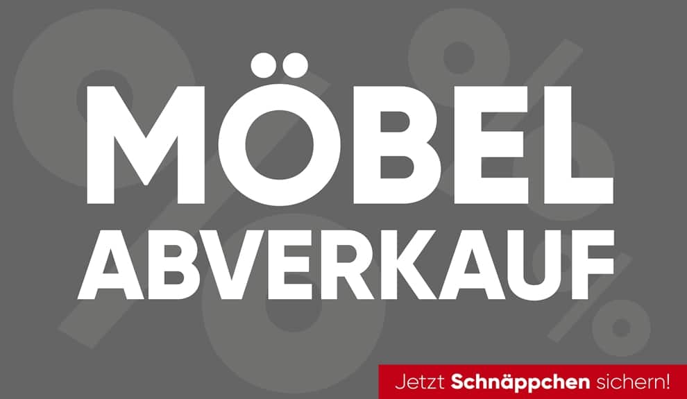Fetter Text mit der Aufschrift „Möbel Abverkauf“ auf dunklem Hintergrund, mit „Jetzt Schnäppchen bei Möbel Gruber sichern!“ unten in Rot.