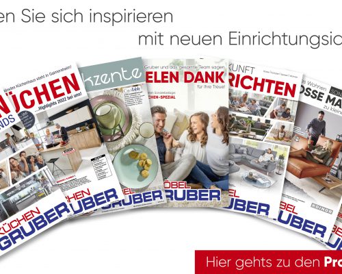 Acht Möbel Gruber-Kataloge mit Wohnideen. Text auf Deutsch: „Lassen Sie sich inspirieren mit neuen Einrichtungsideen!“.