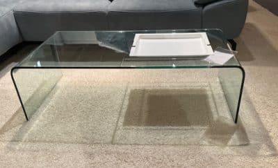 Bild von einem Couchtisch aus Glas